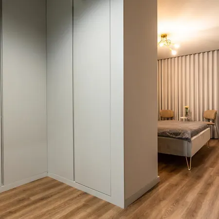 Extra Large 2br Next To Metro Station Apartman