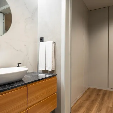 Extra Large 2br Next To Metro Station Apartmán *