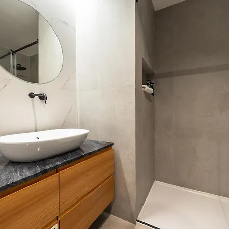 Extra Large 2br Next To Metro Station Bicas