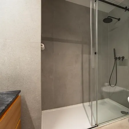 Extra Large 2br Next To Metro Station *