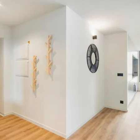 Extra Large 2br Next To Metro Station Bicas