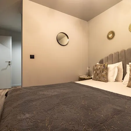 Extra Large 2br Next To Metro Station Bicas