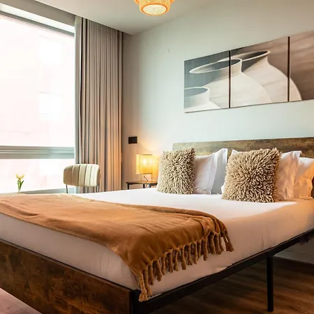 Extra Large 2br Next To Metro Station * Bicas