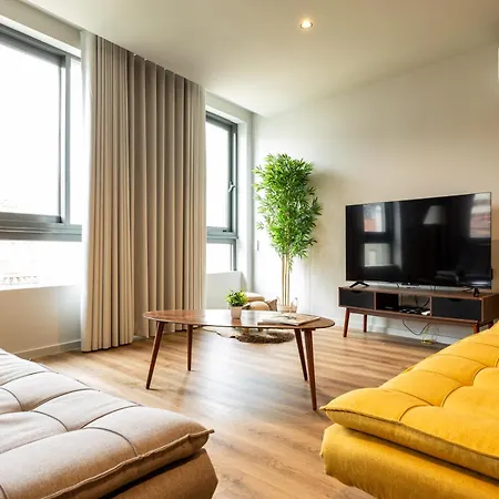 Extra Large 2br Next To Metro Station *