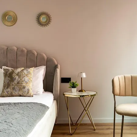 Extra Large 2br Next To Metro Station *