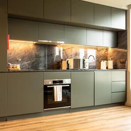 Extra Large 2br Next To Metro Station