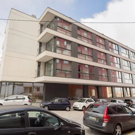 Extra Large 2br Next To Metro Station Apartmán Bicas