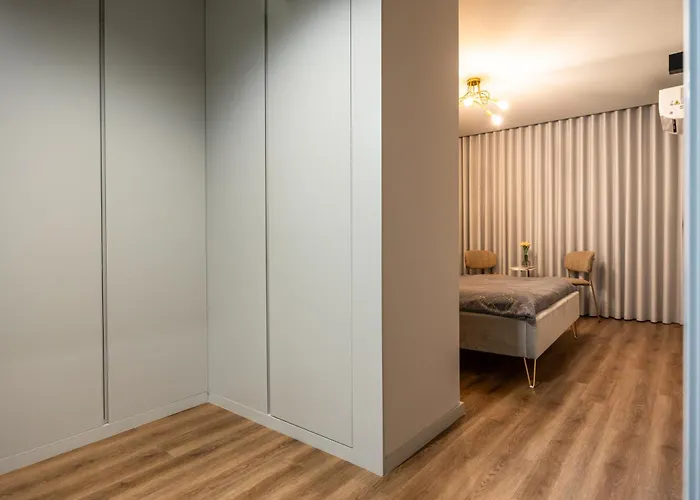 Extra Large 2br Next To Metro Station 아파트