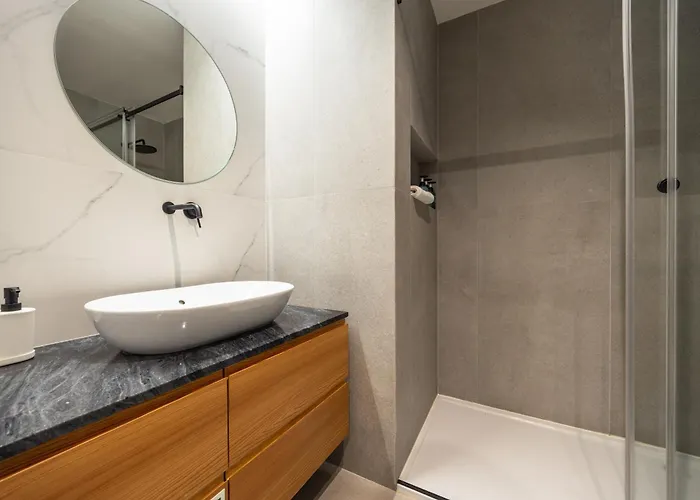 Extra Large 2br Next To Metro Station Bicas