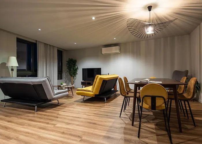 Extra Large 2br Next To Metro Station *