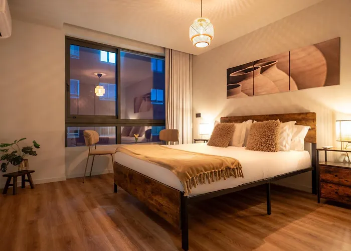 Extra Large 2br Next To Metro Station דירה