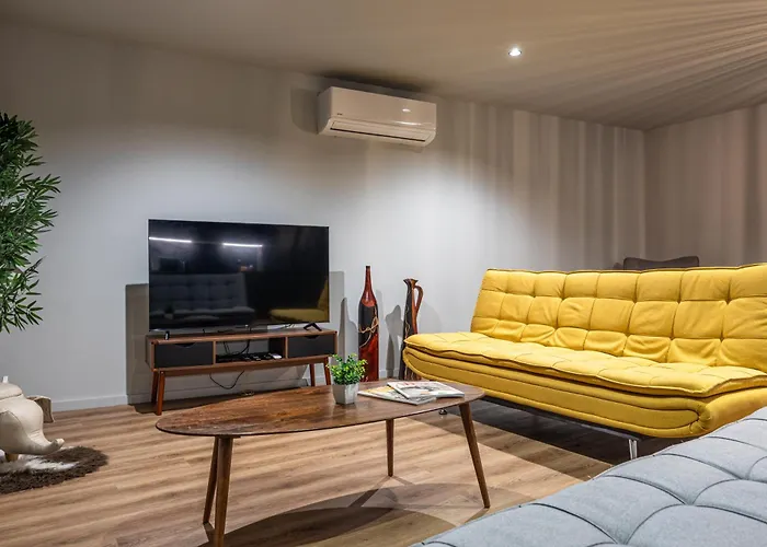 Extra Large 2br Next To Metro Station דירה Bicas