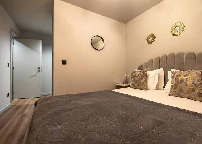 Extra Large 2br Next To Metro Station Bicas