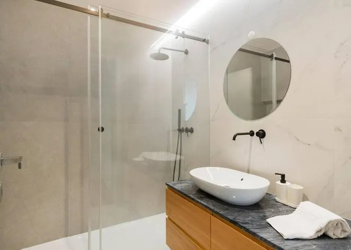 Extra Large 2br Next To Metro Station Bicas