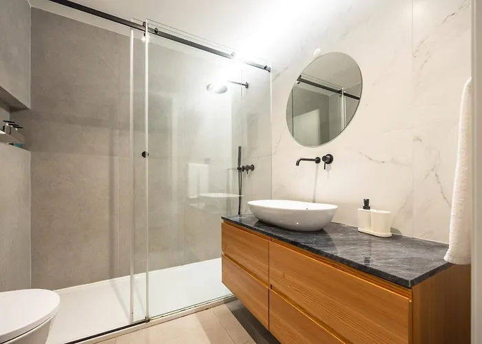 Extra Large 2br Next To Metro Station Bicas