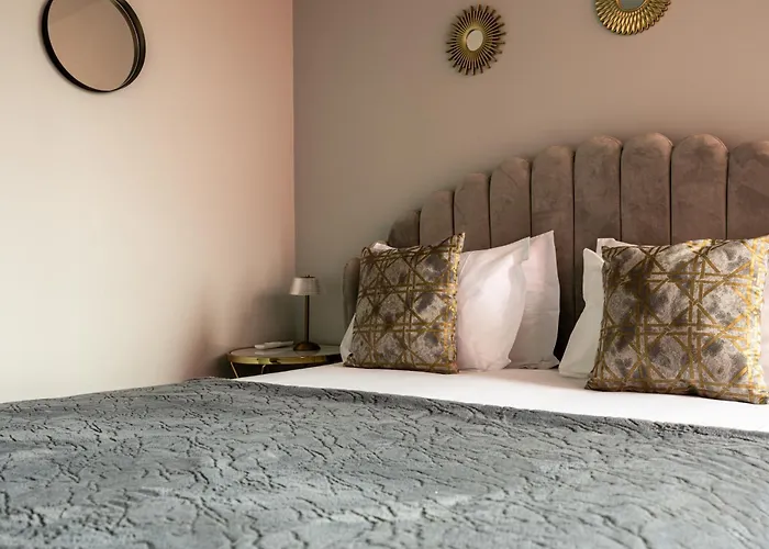 Extra Large 2br Next To Metro Station Bicas