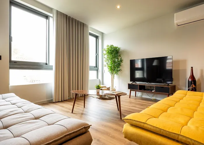 Extra Large 2br Next To Metro Station *