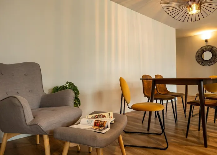 Extra Large 2br Next To Metro Station