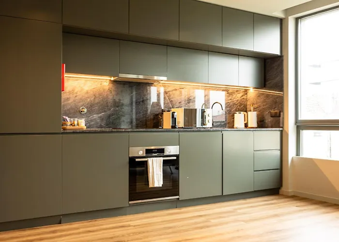 Extra Large 2br Next To Metro Station