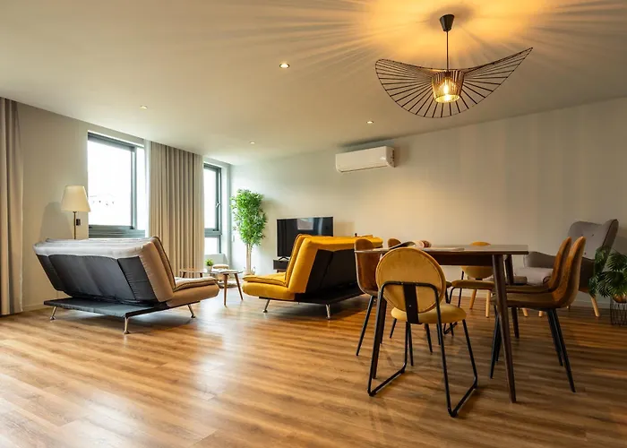 Extra Large 2br Next To Metro Station דירה